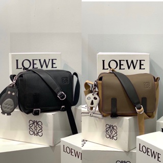 พรี​ ราคา10400 Loewe Military Messenger Xs Bag 66045 หนังวัว กระเป๋าสะพายข้าง  กระเป๋าสะพาย24*18*10.5cm