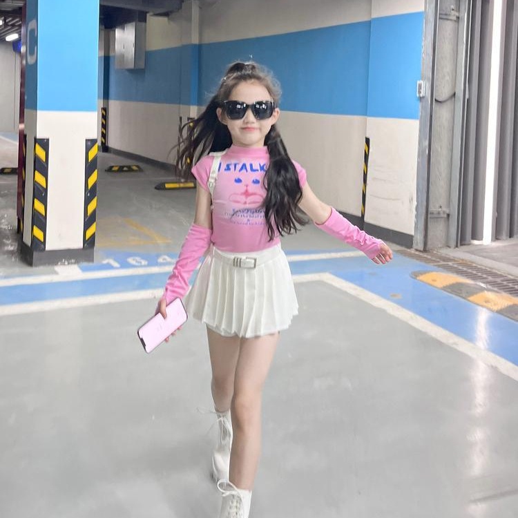 ชุดเซ็ทเด็กผู้หญิง-ชุดเกาหลีสำหรับสาว-2023-ฤดูร้อนใหม่สาวเสื้อยืดแขนสั้น-แขนเสื้อ-กระโปรงสั้น-เข็มขัดมูลค่าสูงสี่ชิ้น