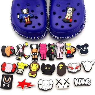 การ์ตูนซิมป์สัน Jibbitz สําหรับ Crocs ชุด 10 ชิ้น Star Kaws Jibitz Charm Ape รองเท้า Charms Pin Monkey Jibbits Crocks ผู้หญิง รองเท้าอุปกรณ์เสริมตกแต่ง