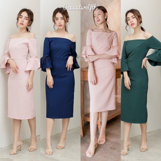 DR2261 เดรสเปิดไหล่ off shoulder แต่งขนนก