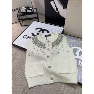 VMQ2 MIU MIU 2023 autumn and winter New Heavy Industry beaded Diamond decorative vest buckle round neck knitted top womens vest fashion