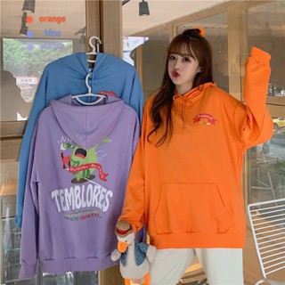 ใหม่ เสื้อกันหนาว แขนยาว มีฮู้ด พิมพ์ลายการ์ตูนตัวอักษร ทรงหลวม แบบสวมหัว แบบบาง เหมาะกับฤดูใบไม้ร่วง สําหรับผู้หญิง