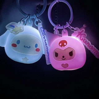 Sanrio พวงกุญแจไฟ LED น่ารัก Cinnamoroll Kuromi พวงกุญแจ My Melody เรืองแสง ของเล่นเด็ก พวงกุญแจของขวัญ