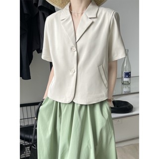 [พร้อมส่ง] เสื้อสูทเบลเซอร์ลําลอง แขนสั้น ทรงหลวม มีกระเป๋าปลอม สีพื้น สองปุ่ม แฟชั่นฤดูร้อน