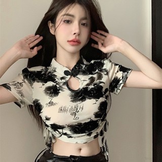 เสื้อยืดแขนสั้น เอวลอย แต่งรูกลวง พิมพ์ลายหมึก สไตล์วินเทจ สําหรับผู้หญิง