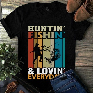 [S-5XL] เสื้อยืด พิมพ์ลาย Hunting Fishing And Lovin สไตล์วินเทจ สําหรับล่าสัตว์