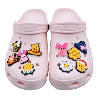 การ์ตูนน้ําผึ้ง ดอกไม้ Jibbitz Charm Disney Jibitz สําหรับ Croc Pin Tiger Shoe Charms Winnie The Pooh Jibits Crocks สําหรับผู้ชาย เครื่องประดับตกแต่งรองเท้า