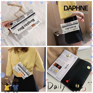 Daphne กระเป๋าสะพายข้าง ทรงคลัทช์ หนัง PU ลายหนังสือพิมพ์ ทรงสี่เหลี่ยม แบบพกพา สําหรับผู้หญิง