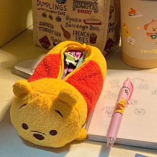 กระเป๋าดินสอ ประดับขนฟู ลายการ์ตูนหมีพูห์น่ารัก สีแดง สําหรับผู้หญิง