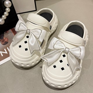 CROCS ชุดเครื่องประดับ รูปโบว์ ประดับเพชรคริสตัล แฟชั่นสําหรับผู้หญิง