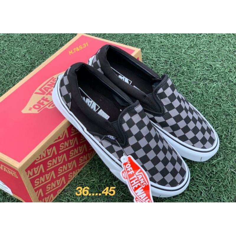 รองเท้าผ้าใบ-vans-แบบ-slip-on-ลายหมากรุก-สีครีมและสีเทา