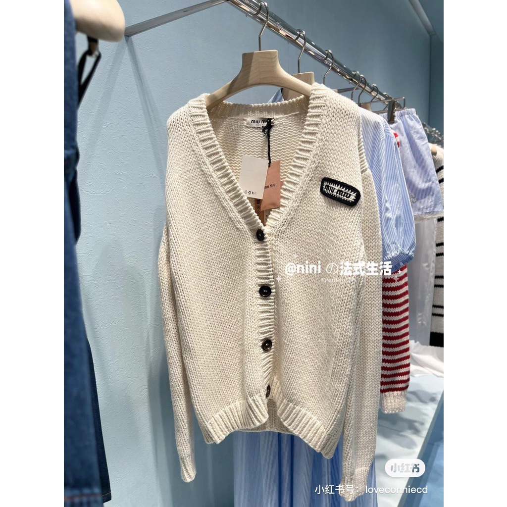 i9zi-miu-miu-2023-spring-and-summer-new-v-neck-letter-embroidered-logo-decoration-college-style-knitted-cardigan-fashion-all-match-coat