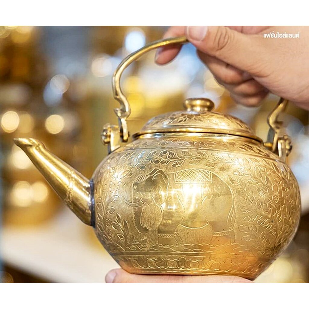 กาน้ำชาทองเหลือง-กาหล่อใหญ่ตอกลายช้างทรงเครื่อง-เอกลักษณ์เฉพาะเรา