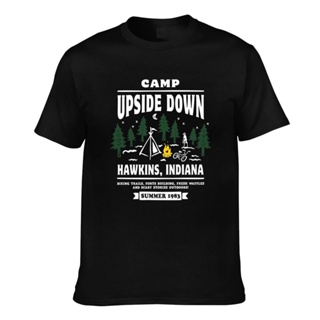 เสื้อยืดผ้าฝ้ายพิมพ์ลายGildan เสื้อยืดผ้าฝ้าย 1983 พิมพ์ลาย Camp Upside Down Hawkins Indiana แฟชั่นฤดูร้อน คุณภาพพรีเมี่