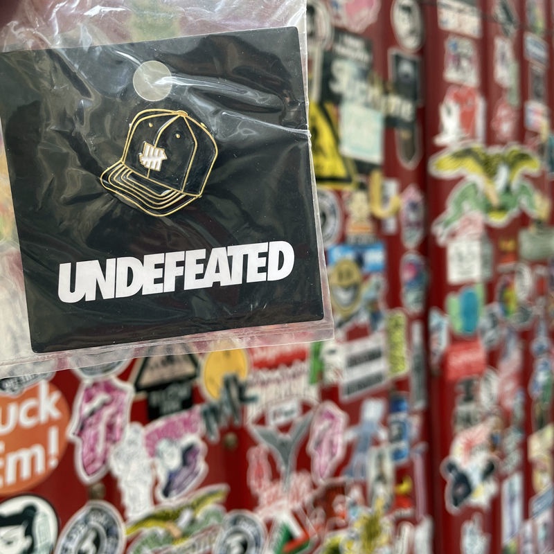 พร้อมส่ง-undefeated-เข็มกลัด-17ss-pin-อุปกรณ์เสริม-สําหรับติดหน้าอกหมวก