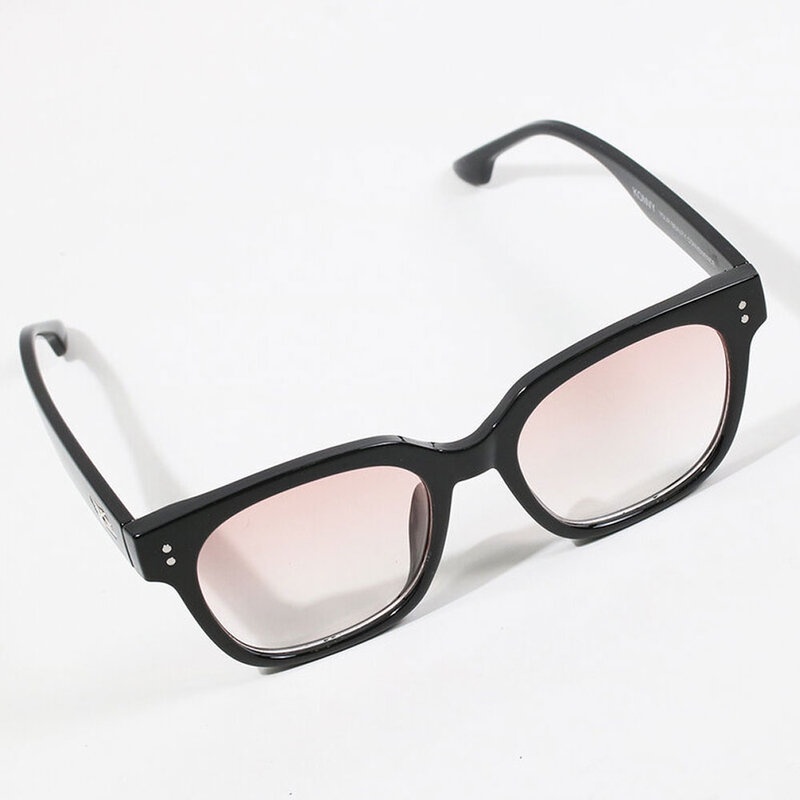 konvy-retro-sunglasses-black-gradient-tea-แว่นกันแดดทรงสี่เหลี่ยม-กรอบแว่นสีดำ-เลนส์ไล่โทนสีชา