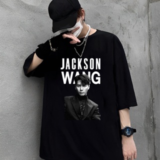 เสื้อยืดคุณภาพดี    (แจ็คสัน หวัง) เสื้อยืด 5 ลาย Jackson Wang  ใส่สบาย ทรงสวย ผ้าคอตตอน 100% สกรีนตรงลงเนื้อผ้า แบบเทคน