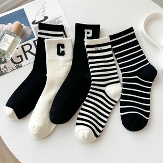 ถุงเท้า ผ้าวูล แบบหนา พิมพ์ลายตัวอักษร C ให้ความอบอุ่น สีดํา สีขาว แฟชั่นฤดูหนาว สําหรับผู้หญิง