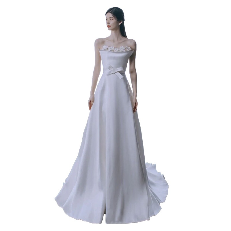 ชุดแต่งงานเรียบง่าย-ผ้าซาติน-แฟชั่นใหม่-เจ้าสาวริมทะเล-สนามหญ้า-งานแต่งงาน-ฮันนีมูน-ภาพท่องเที่ยว-ชุดเดรสสีขาว