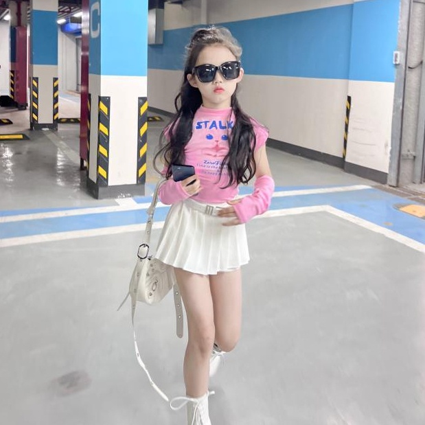 ชุดเซ็ทเด็กผู้หญิง-ชุดเกาหลีสำหรับสาว-2023-ฤดูร้อนใหม่สาวเสื้อยืดแขนสั้น-แขนเสื้อ-กระโปรงสั้น-เข็มขัดมูลค่าสูงสี่ชิ้น
