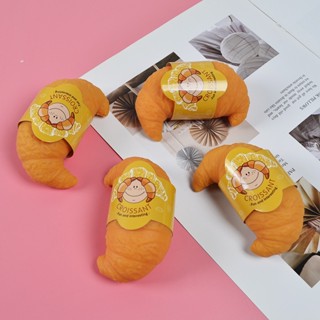 สกุซซี่ ขนมปังครัวซองต์ ของเล่น อาหารจำลอง พัฒนากล้ามเนื้อ  ( enjoymall.th ) **กรุงเทพฯพร้อมส่ง**