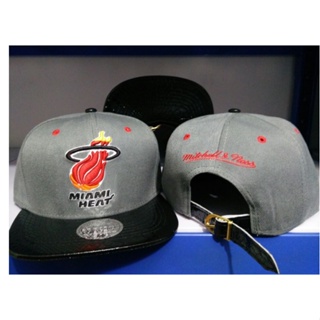 Mitchell &amp; Ness NBA Miami หมวกหนัง สีเทา