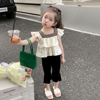 พร้อมส่ง ขายดี ชุดเสื้อครอป และกางเกง แต่งระบาย สองชิ้น แฟชั่นฤดูร้อน สไตล์เกาหลี และญี่ปุ่น สําหรับเด็ก