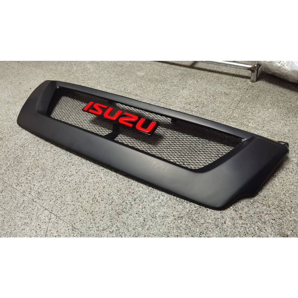 แนะนำ-หน้ากระจังตาข่ายแต่งสำหรับรถ-isuzu-d-max-mu-7-2005-2006-พร้อมตัวหนังสือ-isuzu-สีแดง