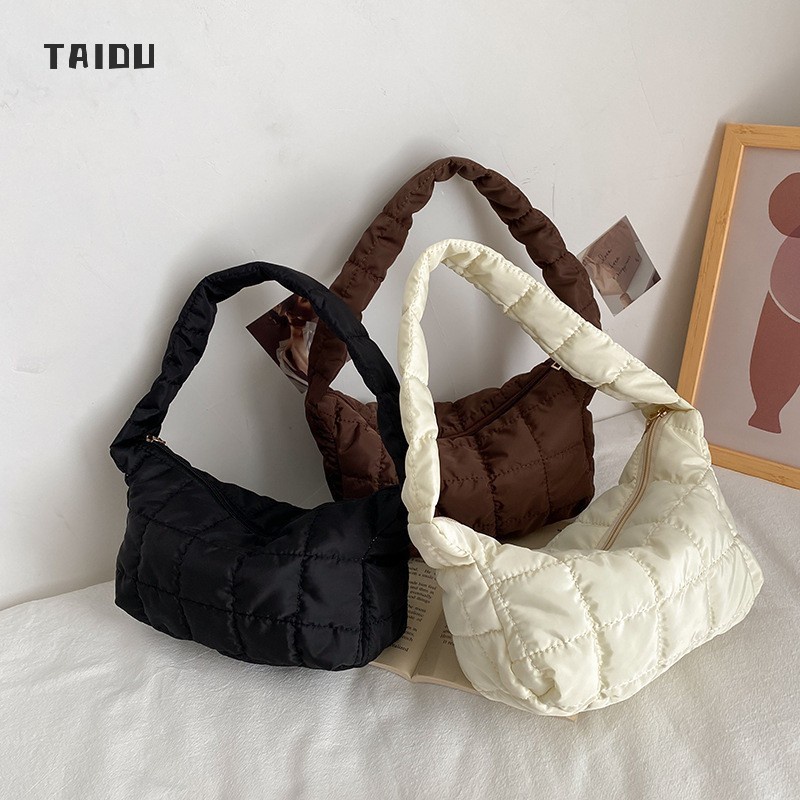 taidu-กระเป๋าจีบลง-กระเป๋าสะพายข้างแฟชั่นอินเทรน-สีทึบ-cloud-tote