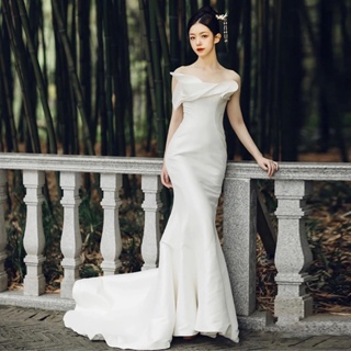 ใหม่ซาตินชุดแต่งงานที่เรียบง่ายแขนกุดเจ้าสาวริมทะเลสนามหญ้าแต่งงานฮันนีมูนเดินทางแฟชั่นชุดยาวสีขาว