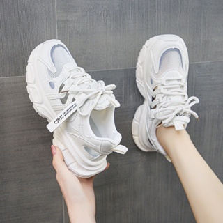 SELINE  รองเท้าผ้าใบผู้หญิง สีขาว พื้นหนา รองเท้าผ้าใบส้นสูงส้นหนา รองเท้าแฟชั่น ผูกเชือก 2023 NEW  คุณภาพสูง Comfortable รุ่นใหม่ Korean Style B95F23B 37Z230910