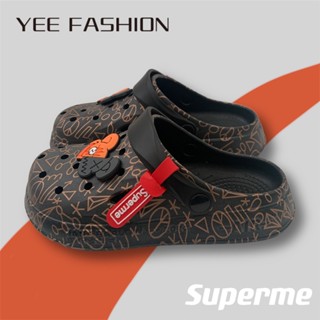 Yee Fashion รองเท้าแตะผู้ชาย ชาย เท่ๆ แตะ รองเท้าแตะยางนิ่มแบบสวมรัดส้น หัวโต กลางแจ้ง TX23051206