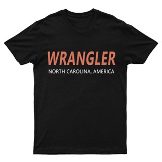  ใหม่เอี่ยมBTS 2022 Wrangler แท้ใหม่ ป้ายห้อย เสื้อยืดผู้ชายสีดำ ผ้าคอตตอน100% ใส่สบาย ทรงพอดีตัวregular Fit เสื้อยื