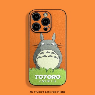 สีส้มไล่ระดับ เคสสีส้ม อะนิเมะการ์ตูนน่ารัก My Neighbor Totoro เหมาะสำหรับ iPhone14ProMax เคสโทรศัพท์มือถือสีส้มลายหนังลิ้นจี่สีส้มแบบคลุมทั้งเครื่องกันกระแทก13ProMax เคสแข็ง11/12เคสป้องกันชายและหญิง14