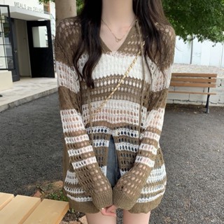 เสื้อกันแดดลายฉลุ
เสื้อถักลายทางแบบบางสำหรับผู้หญิงเสื้อออกแบบแขนยาวทรงหลวมคอวีรุ่นใหม่สำหรับฤดูร้อน