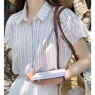 เสื้อเชิ้ตแขนสั้น ผ้าฝ้าย ทรงหลวม ลายทาง สีฟ้า สไตล์เกาหลี แฟชั่นฤดูร้อน สําหรับผู้หญิง