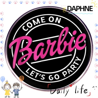 Daphne เข็มกลัดโลหะ รูปการ์ตูนอนิเมะ ภาพยนตร์บาร์บี้ สีชมพู สําหรับเด็กผู้หญิง 2 ชิ้น