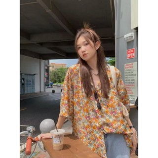 เสื้อเชิ้ตแขนสั้น ทรงหลวม ขนาดใหญ่ ลายดอกไม้ สไตล์ฮาวาย เหมาะกับเดินชายหาด แฟชั่นเรโทร สําหรับผู้ชาย และผู้หญิง