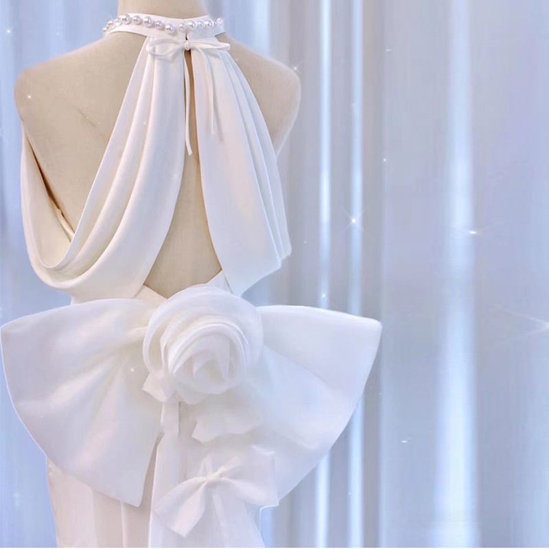 ชุดแต่งงานเรียบง่ายผ้าซาตินฝรั่งเศส-เจ้าสาวใหม่-สนามหญ้าริมทะเล-งานแต่งงาน-ฮันนีมูน-ท่องเที่ยว-ชุดเดรสสีขาว