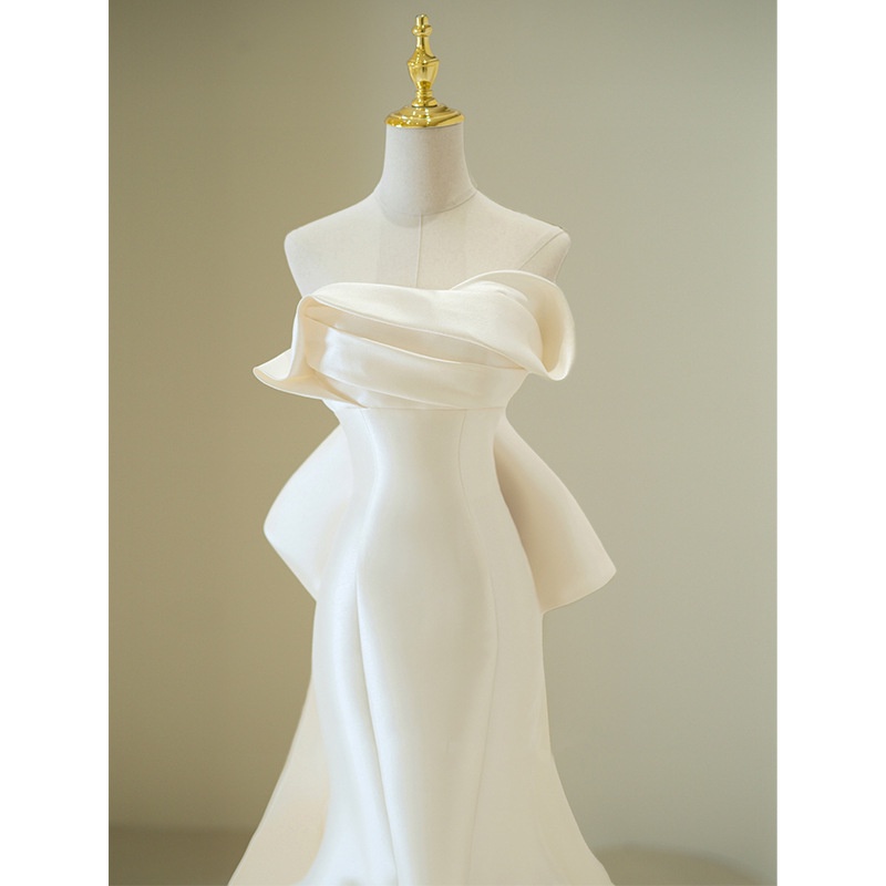 ชุดแต่งงานเรียบง่าย-ผ้าซาติน-แฟชั่นใหม่-เจ้าสาวริมทะเล-สนามหญ้า-งานแต่งงาน-ฮันนีมูน-ท่องเที่ยว-ชุดเดรสสีขาว