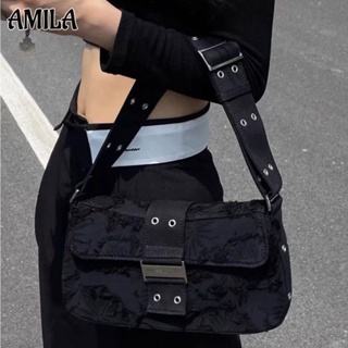 AMILA กระเป๋าทรงบาแก็ตต์สไตล์เรโทรสำหรับผู้หญิง สไตล์ร้อนแรง การออกแบบเฉพาะ กระเป๋าใต้วงแขนพู่เนื้อพรีเมี่ยม