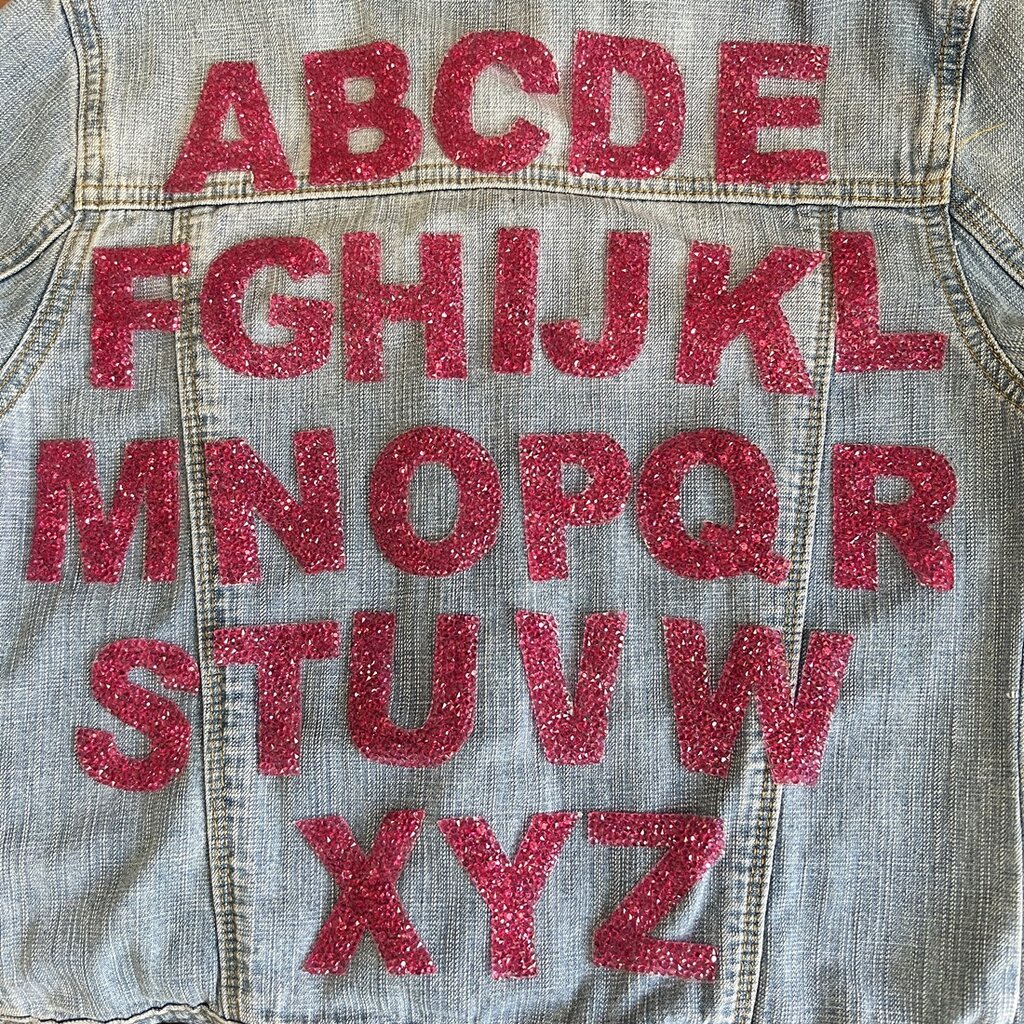 ตัวอักษร-เพชรวิบวับ-คริสตัล-ตัวรีดติดเสื้อ-ตัวรีด-ติดกระเป๋า-ติดหมวก-ติดแจ๊คเก็ต-อักษรภาษาอังกฤษ-alphabet-patch
