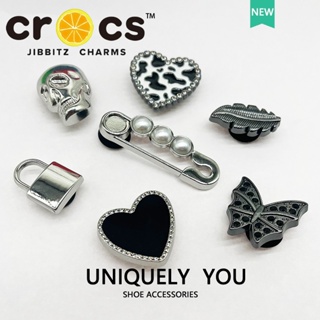 Jibbitz crocs charms อุปกรณ์เสริมหัวเข็มขัดโลหะ สีดํา DIY 2023