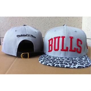 Mitchell &amp; Ness Chicago Bulls หมวกแก๊ป ลายเสือดาว