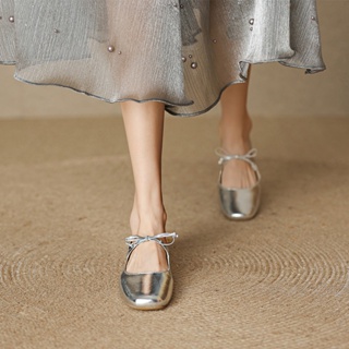 รองเท้าแมรี่เจน ส้นเตี้ย ส้นแบน หัวเหลี่ยม พื้นนิ่ม สีเงิน แฟชั่นฤดูใบไม้ผลิ สําหรับผู้หญิง 2023