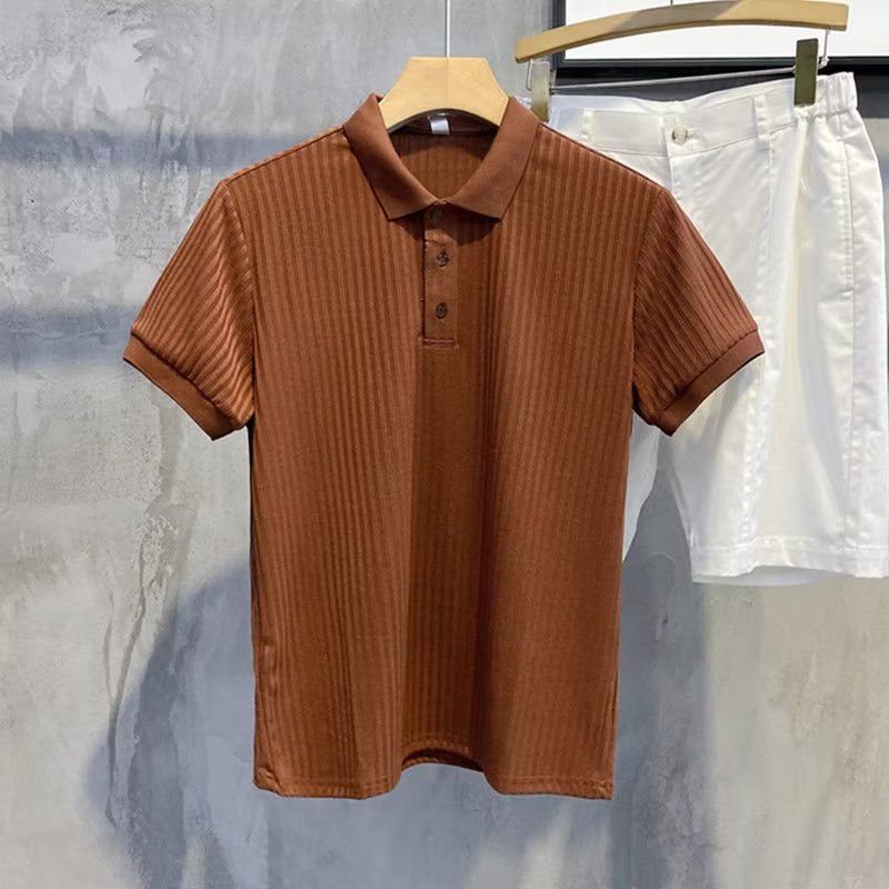 เสื้อโปโลแขนสั้นลําลอง-คอปก-ทรงหลวม-ลายทาง-สีกากี-สไตล์เกาหลี-สําหรับผู้ชาย