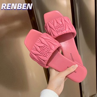 RENBEN  ใหม่ miu บ้านแฟชั่นลื่นหัวสี่เหลี่ยมแบนด้านนอกสวมรองเท้าแตะและรองเท้าแตะสําหรับผู้หญิง