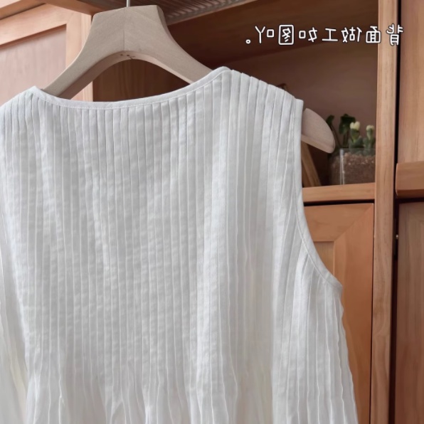 ผ้าคอตตอนสีขาว-เสื้อกล้ามแขนกุด-ออกแบบในช่วงฤดูร้อน