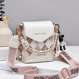 This year, mobile phone bags are popular for women. 2023 new style oblique satchels take all kinds of ins network celebrities one shoulder mini satchel