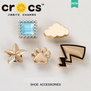 ภาพหน้าปกสินค้าJibbitz crocs charms หัวเข็มขัดโลหะ รูปกรงเล็บแมว เมฆ เครื่องประดับสำหรับ DIY รองเท้า ที่เกี่ยวข้อง